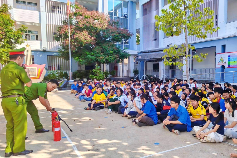 Học kỹ năng từ trải nghiệm sinh hoạt hè