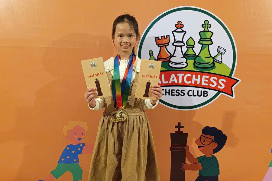 Cô học trò nhỏ dệt ước mơ từ những nước cờ