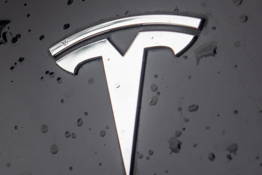 Tesla Model 3 bật Autopilot đâm vào nhà dân khiến một phụ nữ tử vong tại Texas
