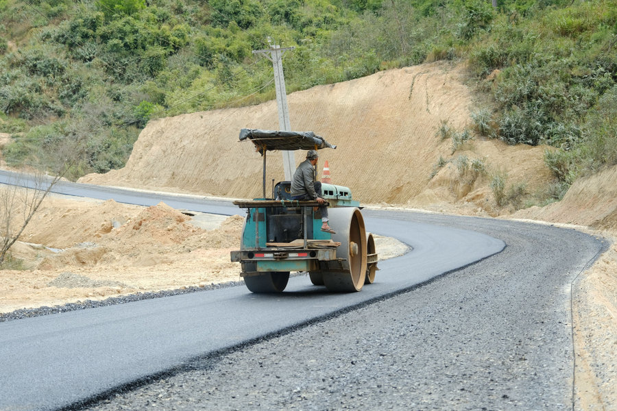 Race Against Time to Complete DT.722 Highway Linking Lam Dong and Dak Lak
