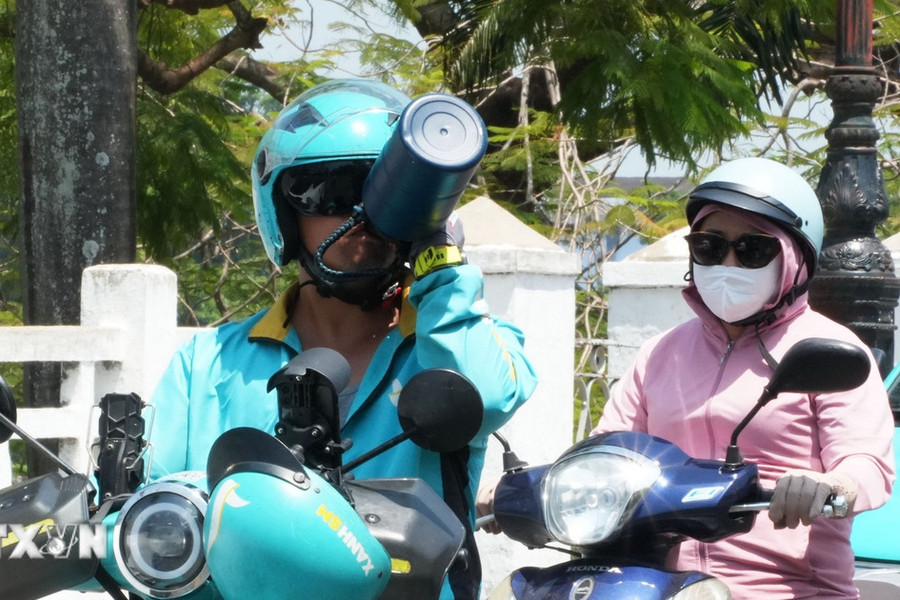 Bắc Bộ, Trung Bộ có nơi nắng nóng trên 40 độ C, chiều tối có nguy cơ dông lốc