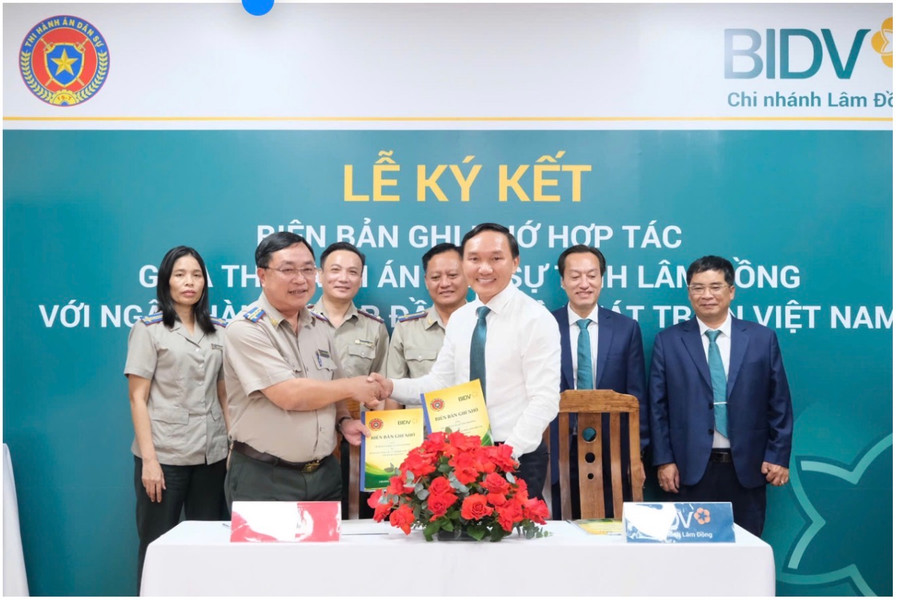 Thi hành án dân sự và BIDV Lâm Đồng ký kết biên bản hợp tác