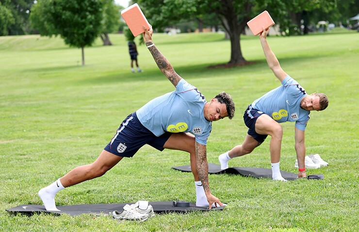 ĐT Anh tập yoga tại công viên Mỹ: Liệu pháp tâm lý của Thomas Tuchel sau trận hòa Ghana