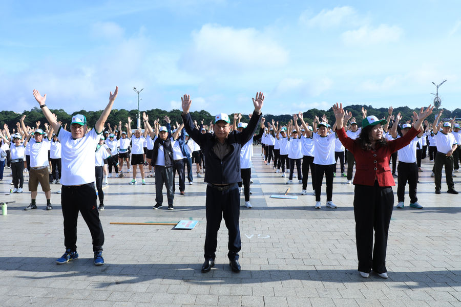 Hơn 2.000 người hưởng ứng ngày hội toàn dân tập luyện thể dục thể thao ở Lâm Đồng