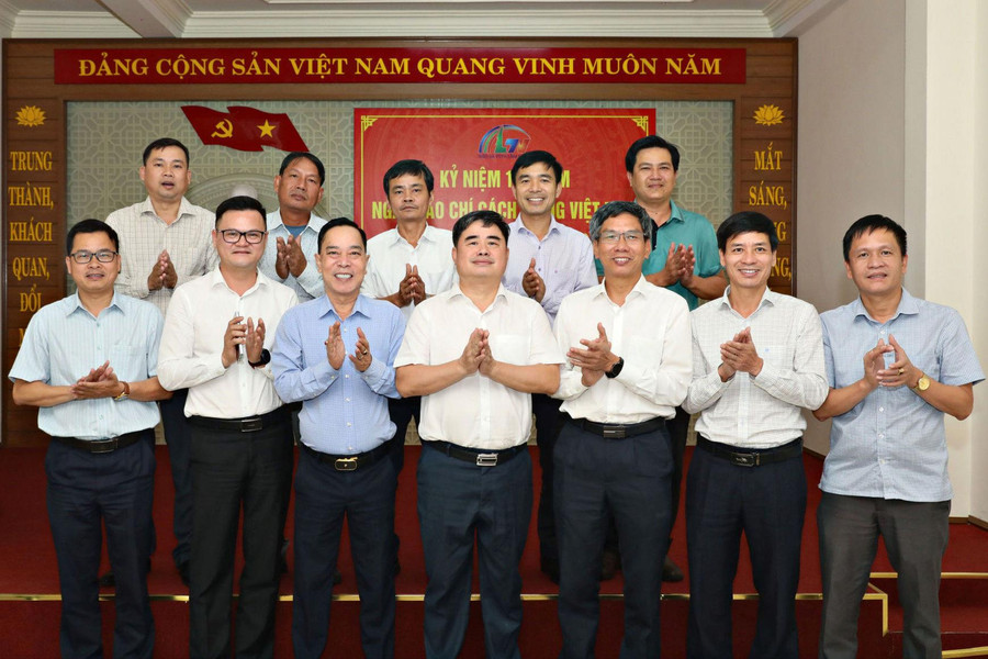 Đoàn công tác Tạp chí Cộng sản làm việc với Báo và Phát thanh, Truyền hình Lâm Đồng