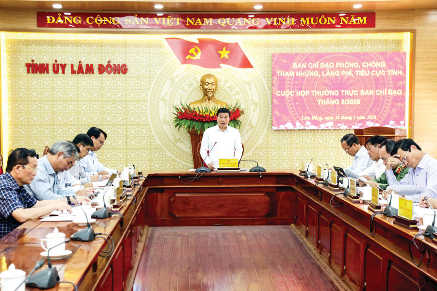 Kiên quyết đấu tranh, xử lý tham nhũng, tiêu cực