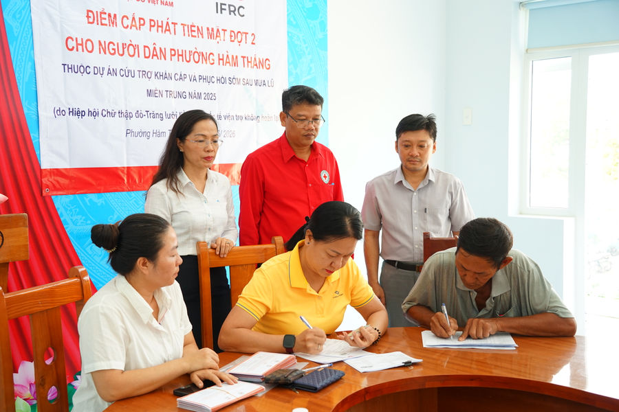 Hội Chữ thập đỏ tỉnh Lâm Đồng hỗ trợ 194 triệu đồng giúp người dân phục hồi sau mưa lũ