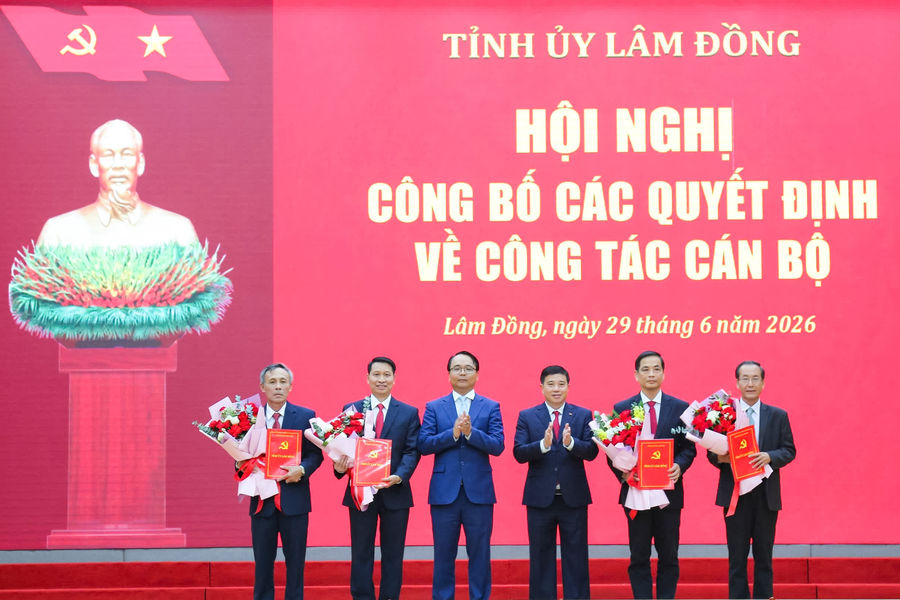 Lâm Đồng công bố các quyết định về công tác cán bộ