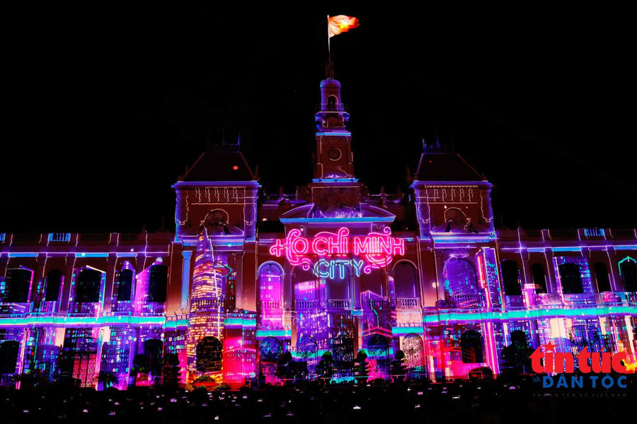 “Đại tiệc sắc màu” 3D Mapping dịp 50 năm thành phố mang tên Bác