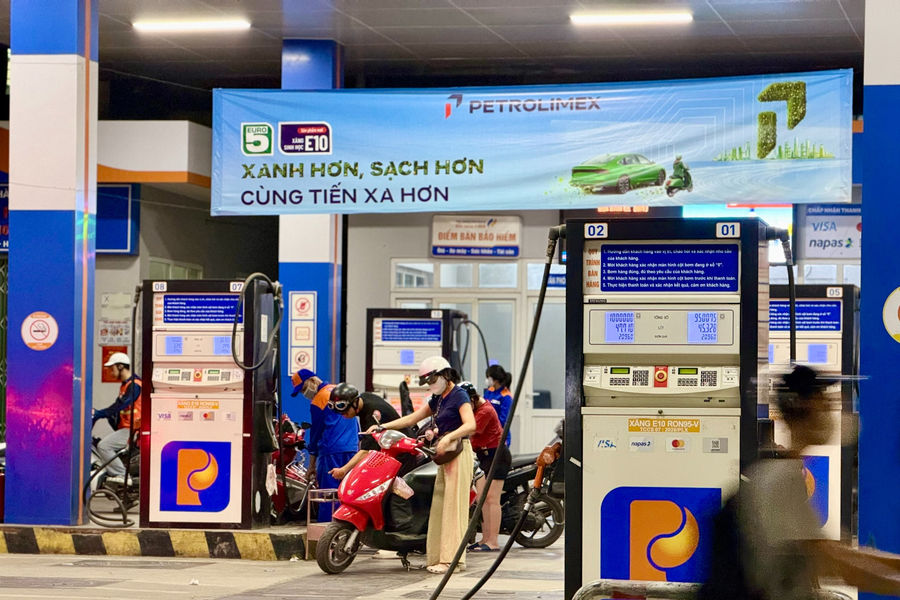 Cập nhật giá xăng dầu hôm nay chiều 2/7/2026: Xăng E10 giảm gần 1.000 đồng/lít, dầu diesel còn 21.170 đồng/lít