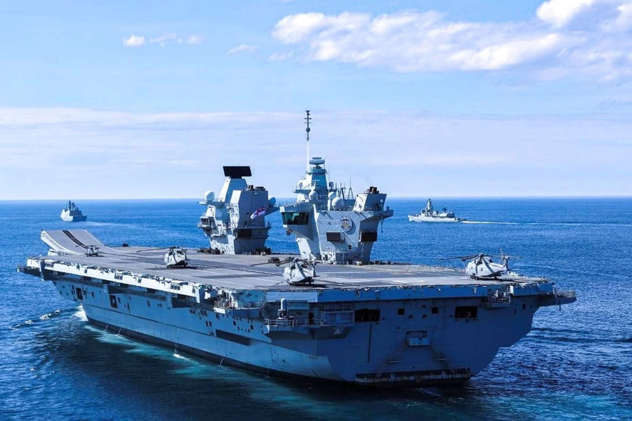 NATO điều động tàu sân bay Anh tới Bắc Cực và thương vụ tên lửa Hellfire của Singapore