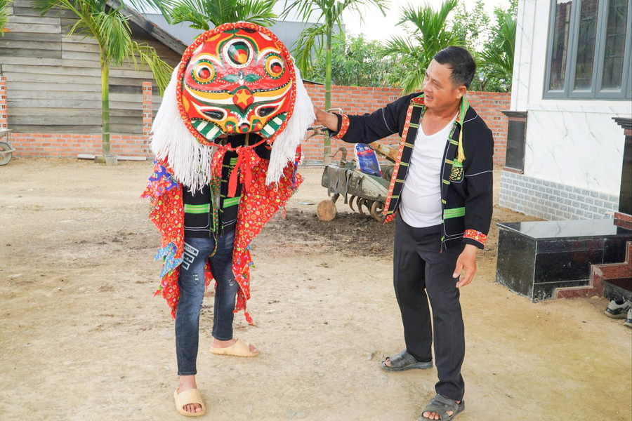 Giữ hồn điệu múa sư tử mèo trên cao nguyên