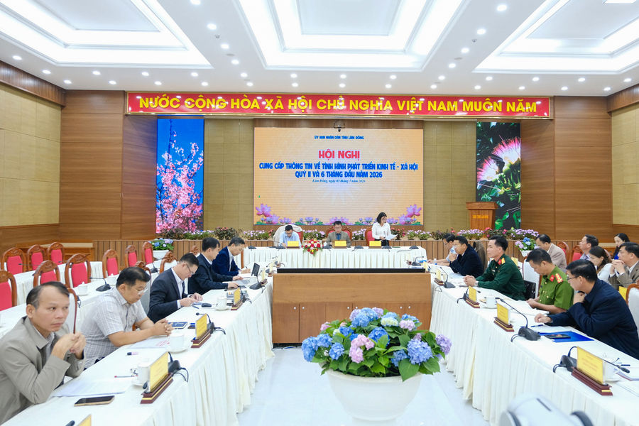 Lam Dong Holds Press Conference on Socio-Economic Performance in the First Half of 2026