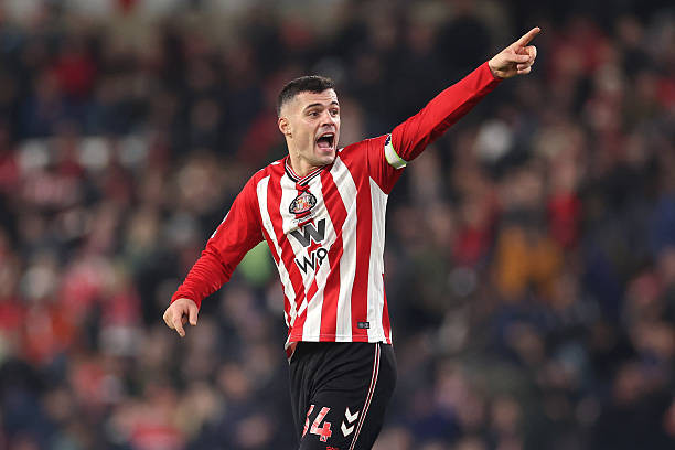 Sunderland chặn đứng hy vọng tái hợp Granit Xhaka của Xabi Alonso tại Chelsea