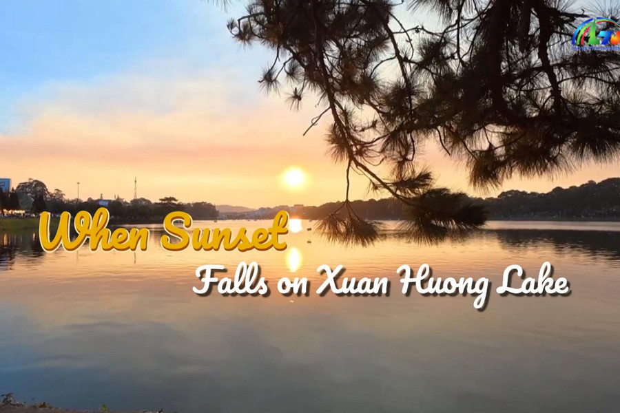 When Sunset Falls on Xuan Huong Lake