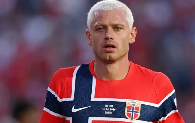 Man Utd săn đón Julian Ryerson: Giải mã hậu vệ Dortmund từng khiến Vinicius "tắt điện"