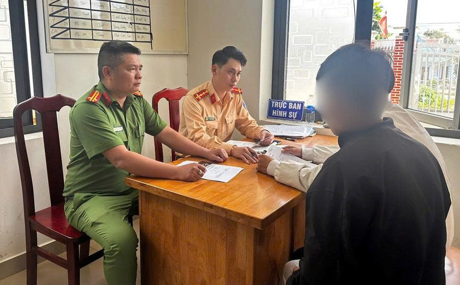 Xử phạt, tịch thu phương tiện thiếu niên lái xe máy bằng chân