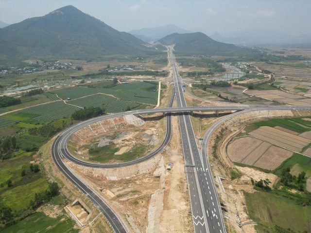 Cao tốc Hoài Nhơn - Quy Nhơn chậm tiến độ gói thầu công nghệ sau 3 tháng thông xe