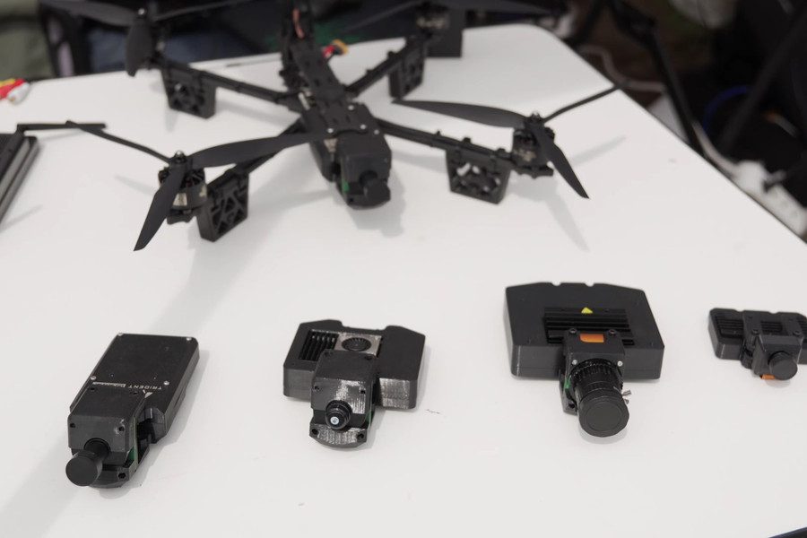 Ukraine phát triển module dẫn bắn tự động cho drone, Nga lắp lồng bảo vệ tàu ngầm Kilo