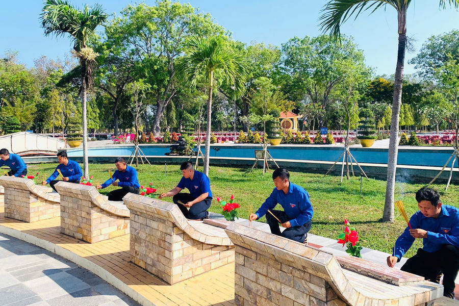 Những người giữ màu xanh tri ân