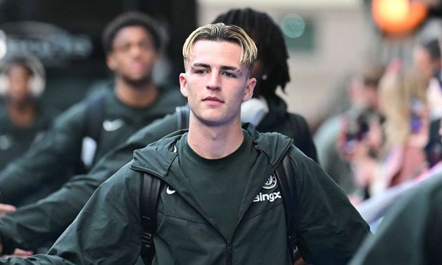 Chelsea gia hạn đến năm 2032 và để Jesse Derry sang Sporting Lisbon