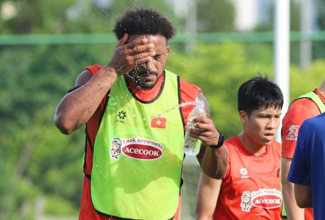 Tuyển Việt Nam vượt nắng gắt tại Incheon: Kim Sang-sik chốt bộ khung cho ASEAN Cup