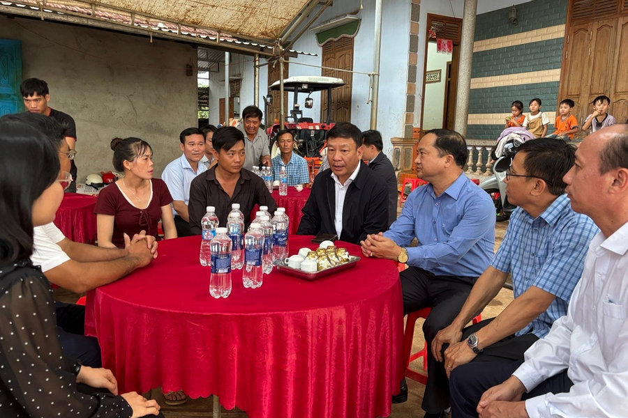 Phó Bí thư Tỉnh ủy Lâm Đồng Bùi Thắng thăm hỏi, chia buồn cùng gia đình các nạn nhân tử vong do đuối nước