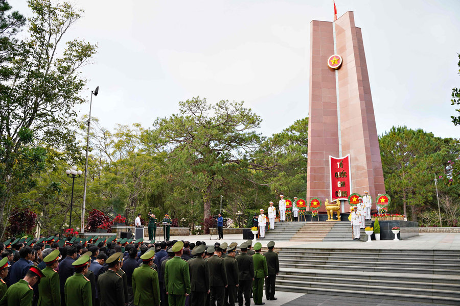 Giữa đồi thông, lặng lẽ nối nhịp trở về