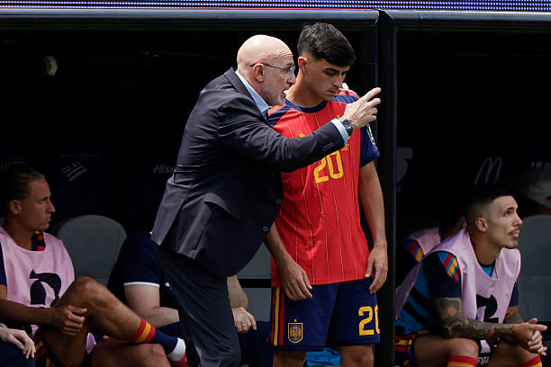 Luis de la Fuente giải mã vai trò của Pedri: Tại sao Tây Ban Nha khác biệt với Barca?