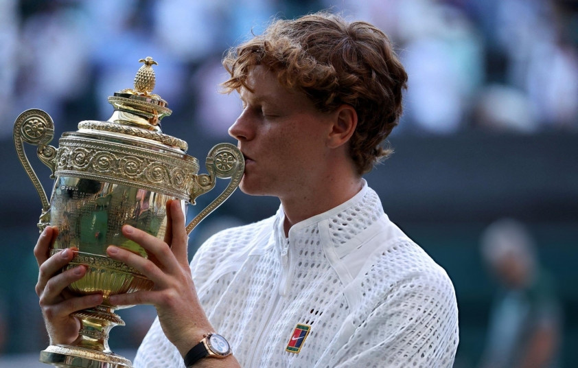 Jannik Sinner đánh bại Alexander Zverev, bảo vệ thành công ngôi vương Wimbledon 2026