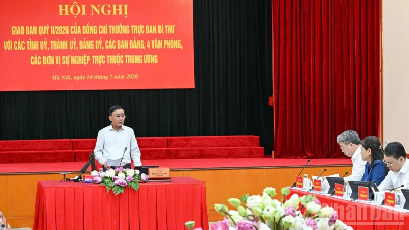 Đổi mới mạnh mẽ tư duy, tác phong công tác theo hướng thiết thực, hiệu quả