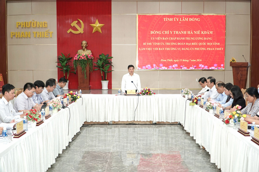 Bí thư Tỉnh ủy Lâm Đồng Y Thanh Hà Niê Kđăm làm việc với phường Phan Thiết