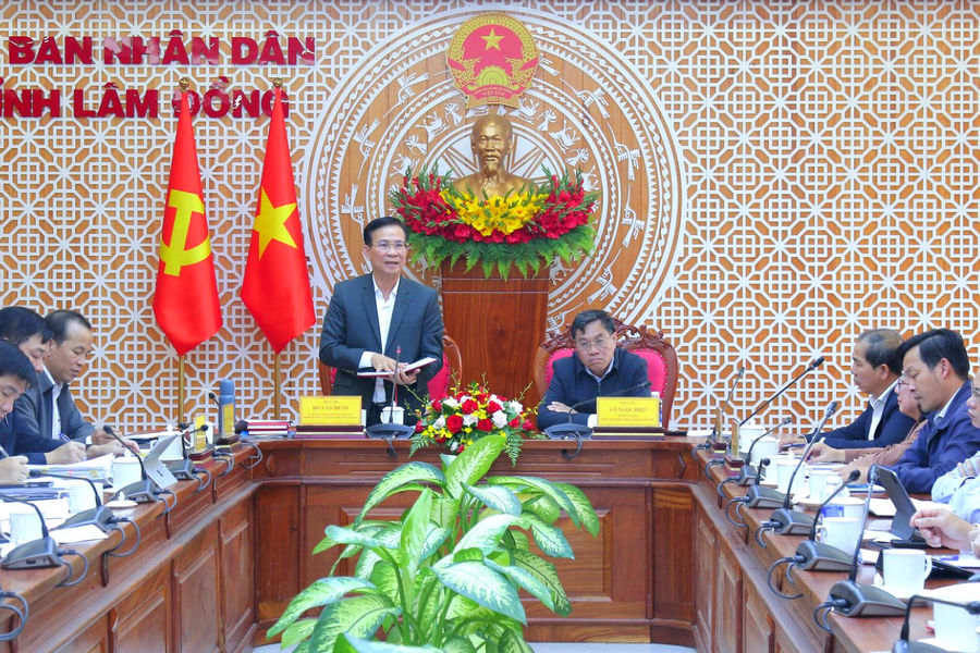 Lam Dong Chairman Works with Three Departments on Key Development Priorities
