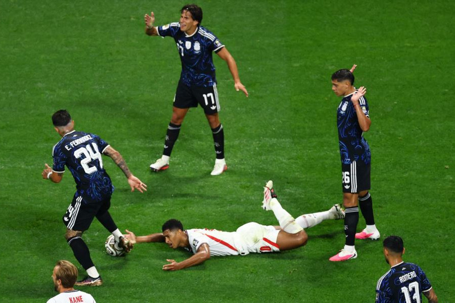 Argentina và 29 đòn hắc ám hạ gục tuyển Anh: Đỉnh cao nghệ thuật tiểu xảo