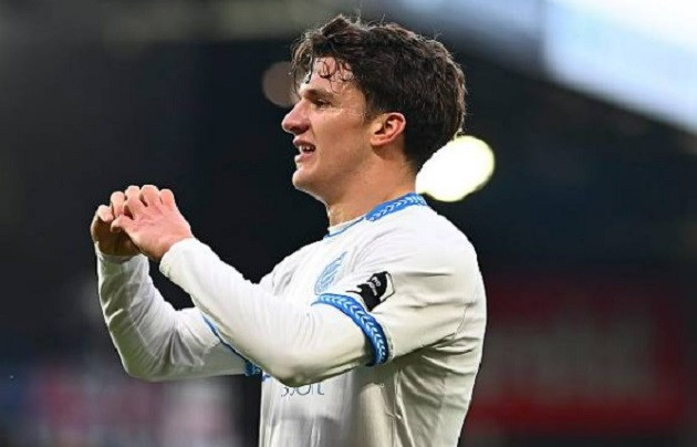 Arsenal đẩy nhanh thương vụ Christos Tzolis: Mảnh ghép hoàn hảo thay thế Trossard