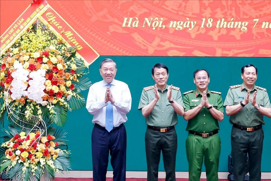 Tổng Bí thư, Chủ tịch nước: Xây dựng lực lượng Cảnh sát nhân dân đáp ứng yêu cầu trong tình hình mới