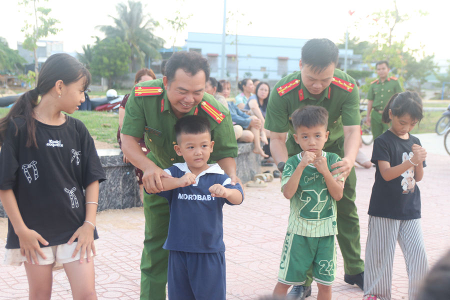 Mùa hè an toàn với chương trình “Học kỳ công an”