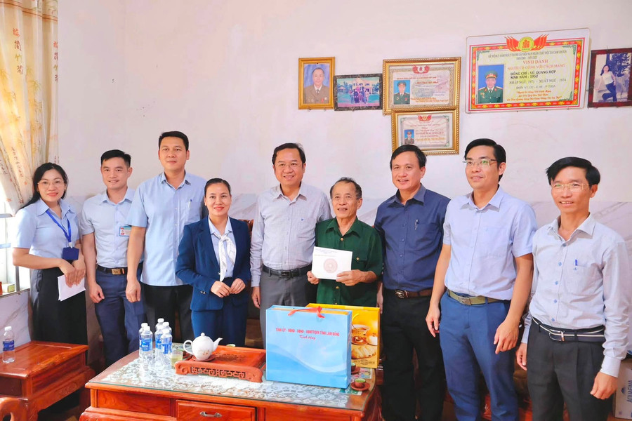 Vẹn nghĩa tri ân với người có công