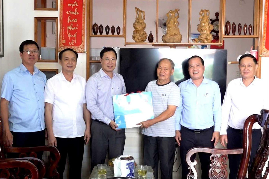 Đoàn công tác tỉnh Lâm Đồng thăm, tri ân người có công tại các xã: Nâm Nung, Krông Nô, Nam Đà, Quảng Phú