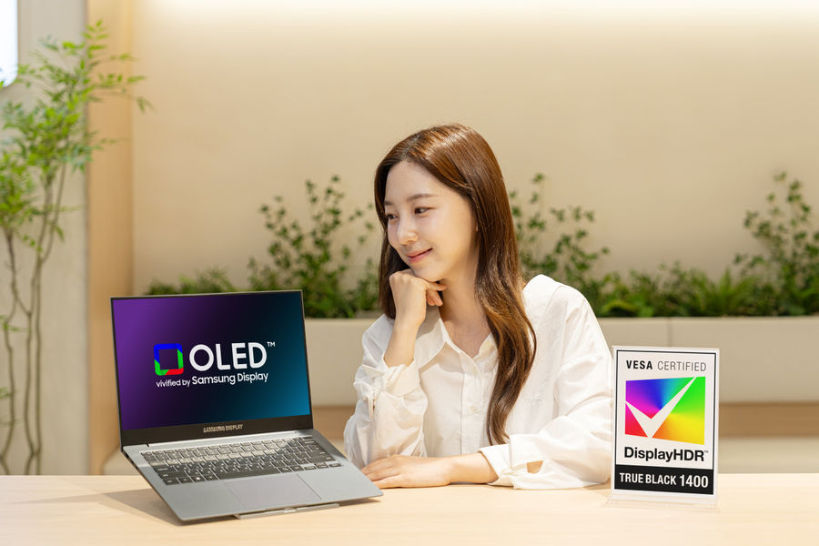 Samsung sản xuất hàng loạt màn hình tandem OLED 1.600 nit cho laptop cao cấp