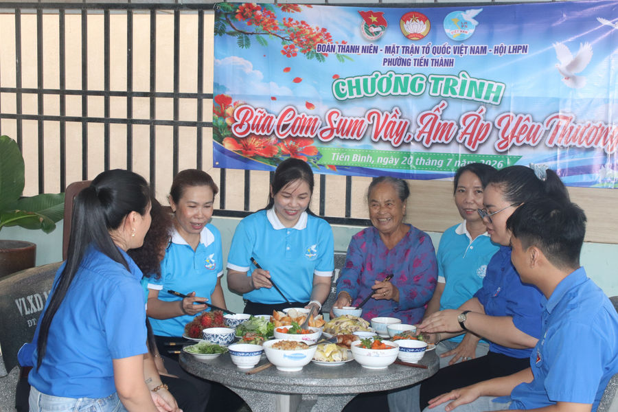 Ấm áp những “Bữa cơm cùng mẹ”
