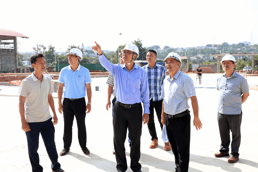 Phó Chủ tịch UBND tỉnh Nguyễn Minh kiểm tra tiến độ thi công Trường Phổ thông nội trú liên cấp Thuận An