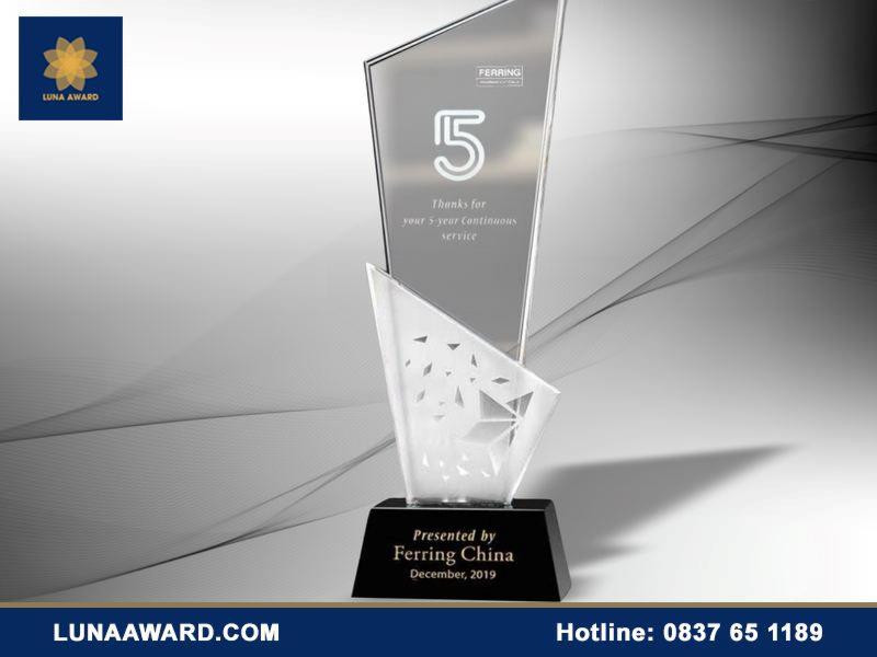 Luna Award Vietnam thiết kế kỷ niệm chương cao cấp, chuyên nghiệp