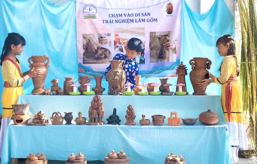 Bồi đắp tình yêu văn hóa quê hương