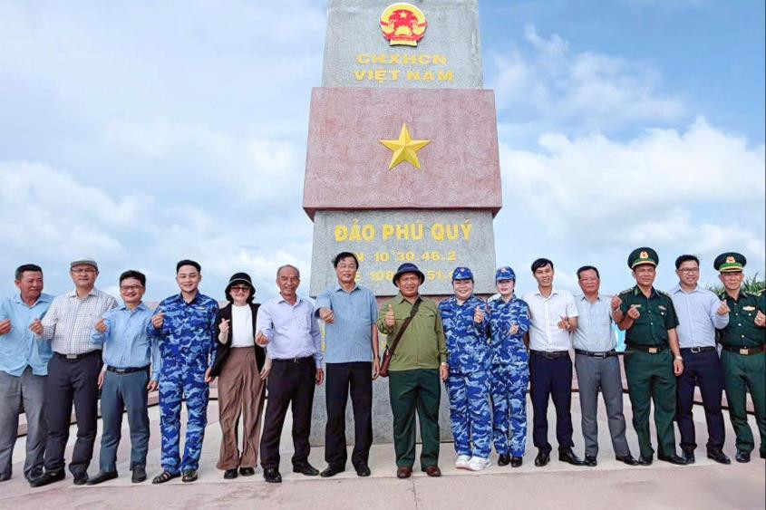 Tăng cường gắn kết, đồng hành cùng quân và dân Đặc khu Phú Quý