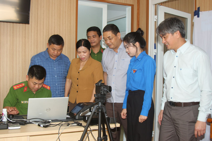 Trang bị bộ thiết bị chuyên dụng phục vụ thu nhận căn cước công dân