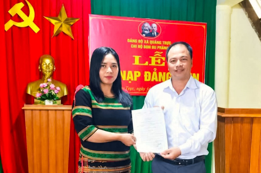 Chủ động tạo nguồn phát triển đảng viên