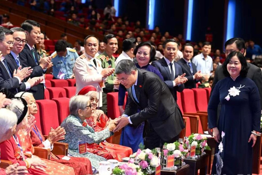 Sự hi sinh của các thế hệ cha anh sẽ mãi mãi được khắc ghi trong lòng dân tộc
