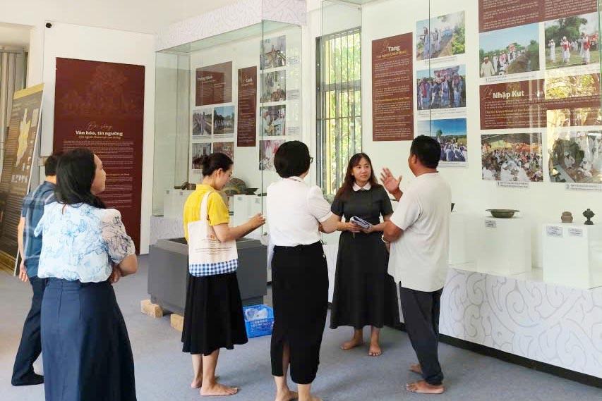 Mang “Dấu ấn văn hóa Chăm ở Lâm Đồng” đến triển lãm tại Đà Nẵng