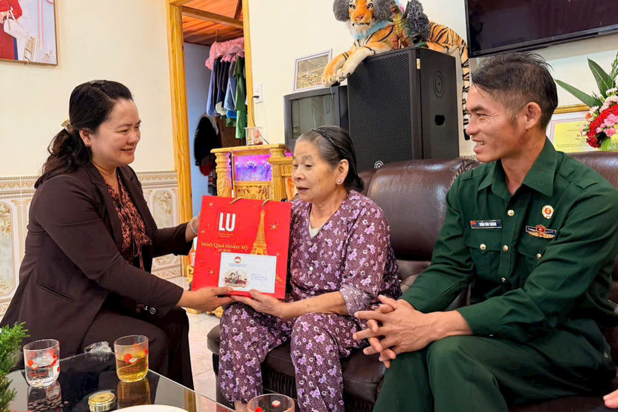 Phường Xuân Trường - Đà Lạt: Thắp nến tri ân, thăm hỏi gia đình thương binh liệt sĩ